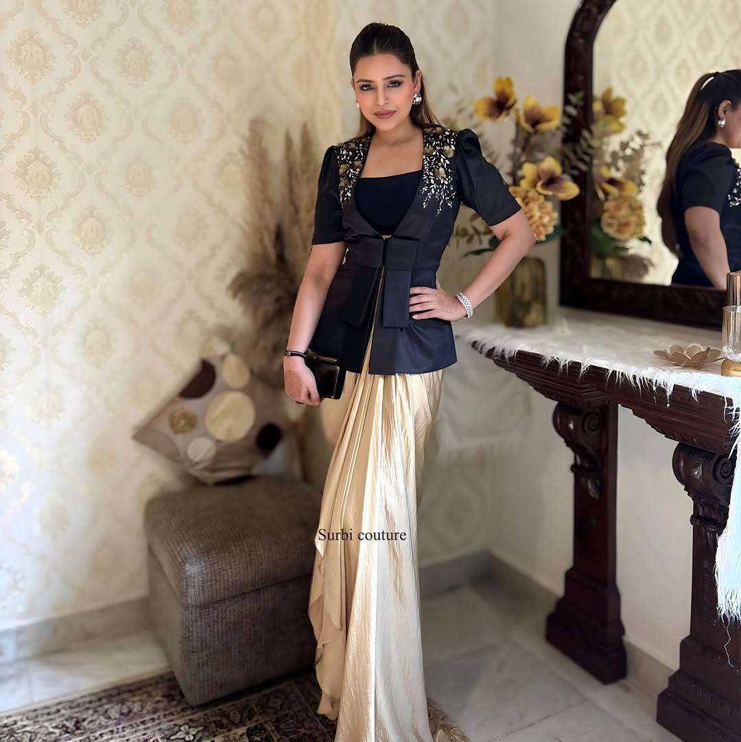 Stylish Black Blazer Jacket with Sequin Embroidery & Skirt – Perfect for Evening Wear






